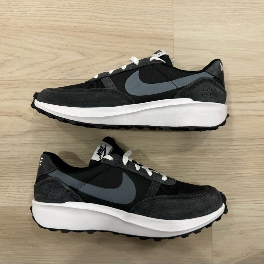 Men’s Nike Waffle Debut Size 10 Black/White